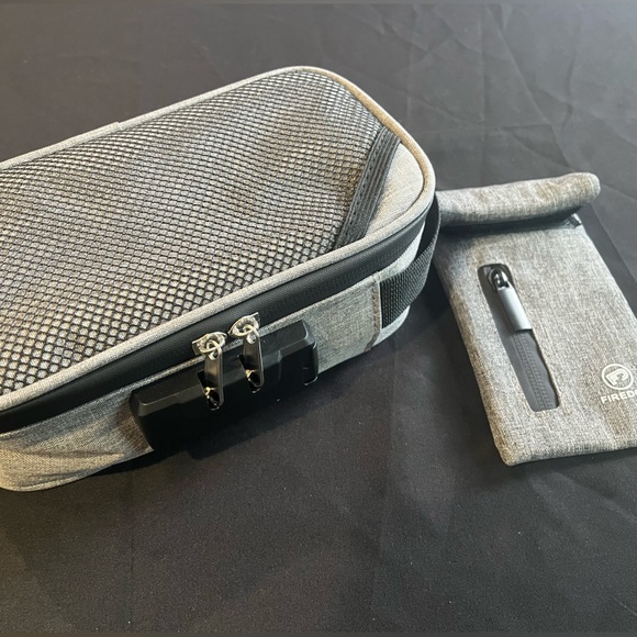 Travel Set Water+ Odor-proof Gray w/ Combination Lock NWT Unisex - Picture 5 of 5